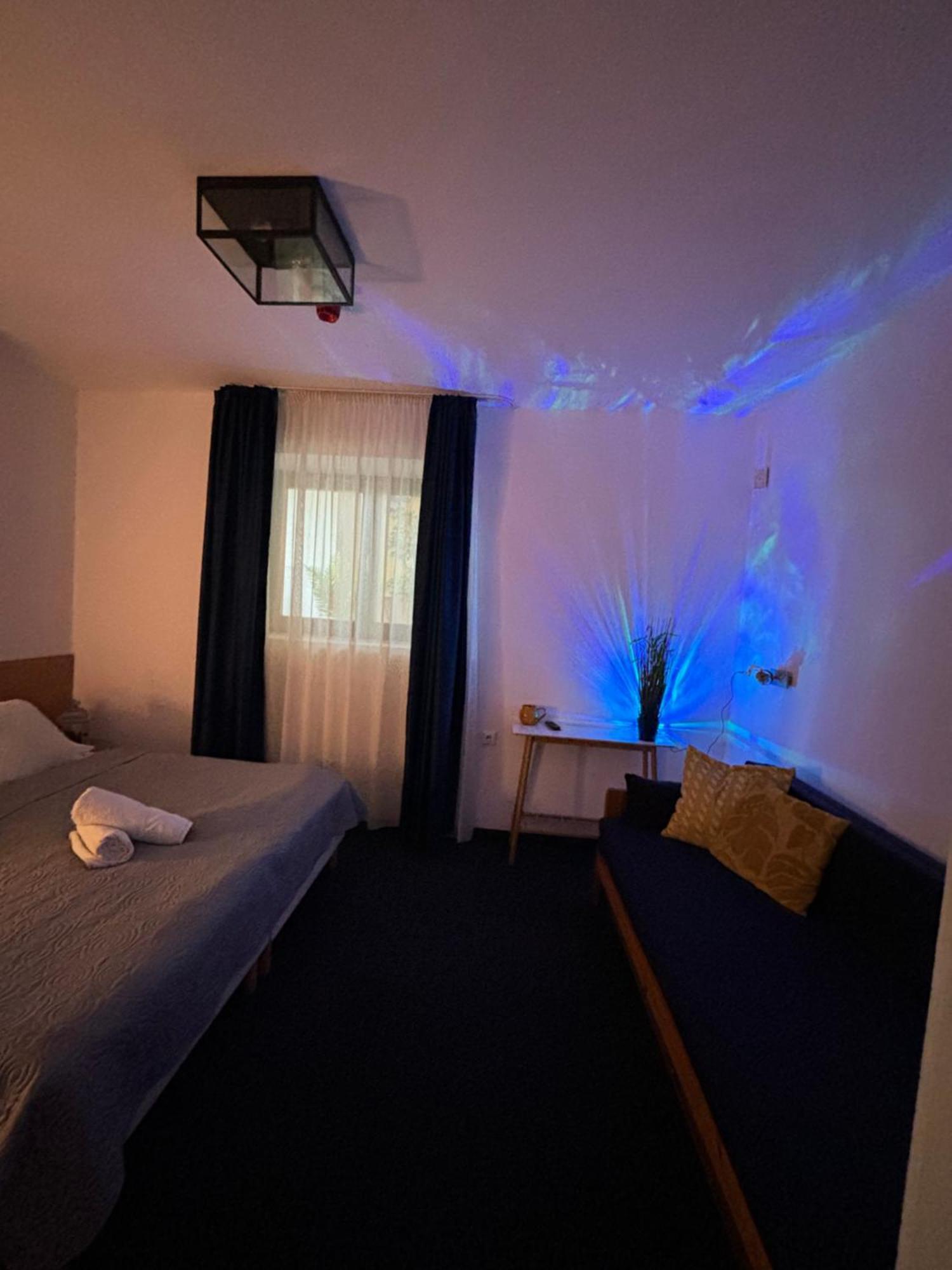 Sziget23 Hotel Ábrahámhegy Buitenkant foto